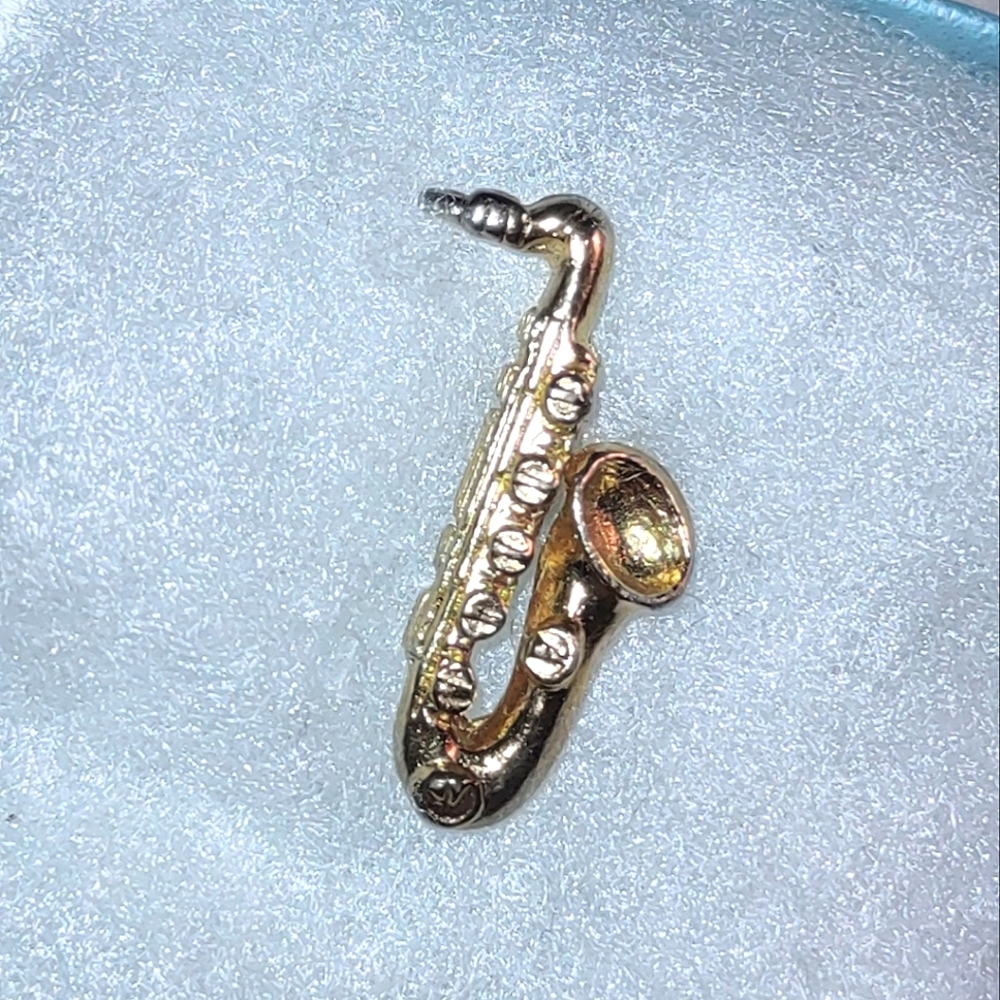 Gold Saxophone Tac Pin